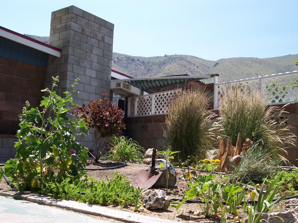 Toiyabe Motel Walker Exterior foto